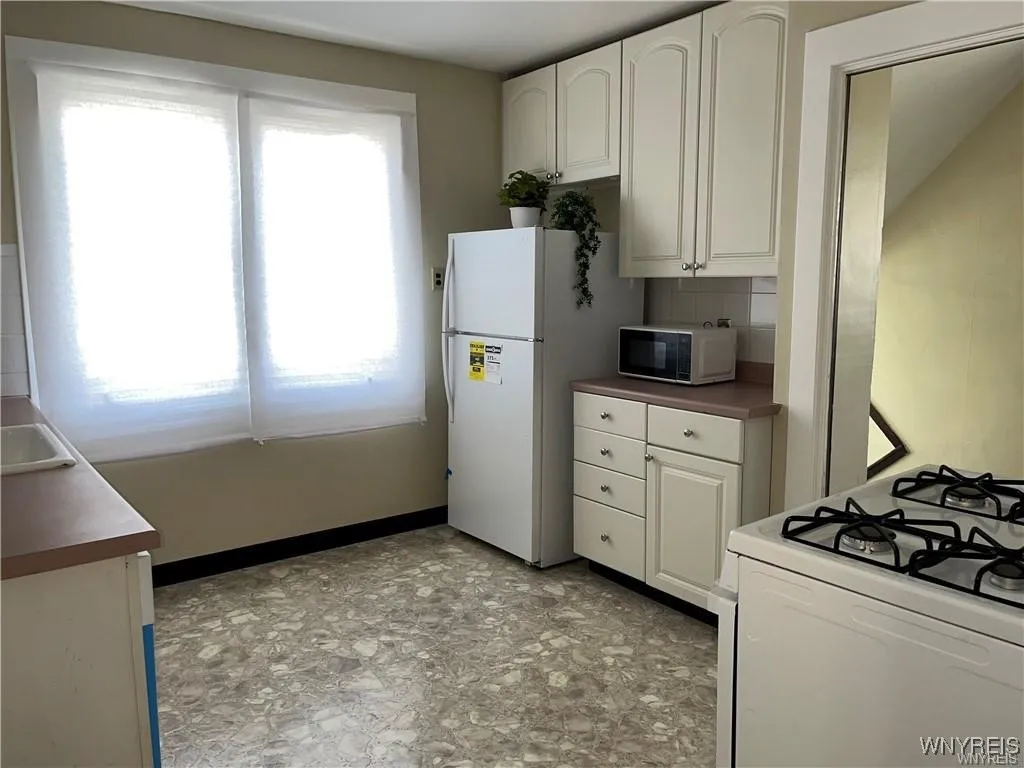 Upper kitchen