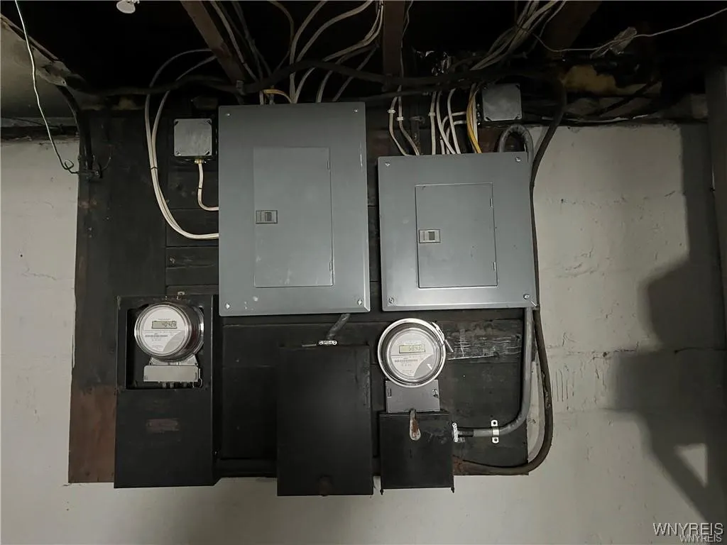 395 Ontario Street, Buffalo, New York 14207, Buffalo, New York 14207, 5 Bedrooms Bedrooms, ,2 BathroomsBathrooms,Residential,Closed,395 Ontario Street, Buffalo, New York 14207,0,B1612728