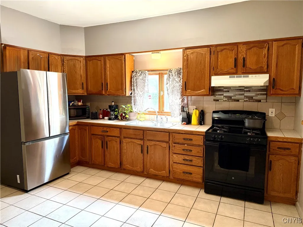 138 Lawrence Street, Syracuse, New York 13208, Syracuse, New York 13208, 5 Bedrooms Bedrooms, 8 Rooms Rooms,1 BathroomBathrooms,Residential,Closed,138 Lawrence Street, Syracuse, New York 13208,0,S1612275