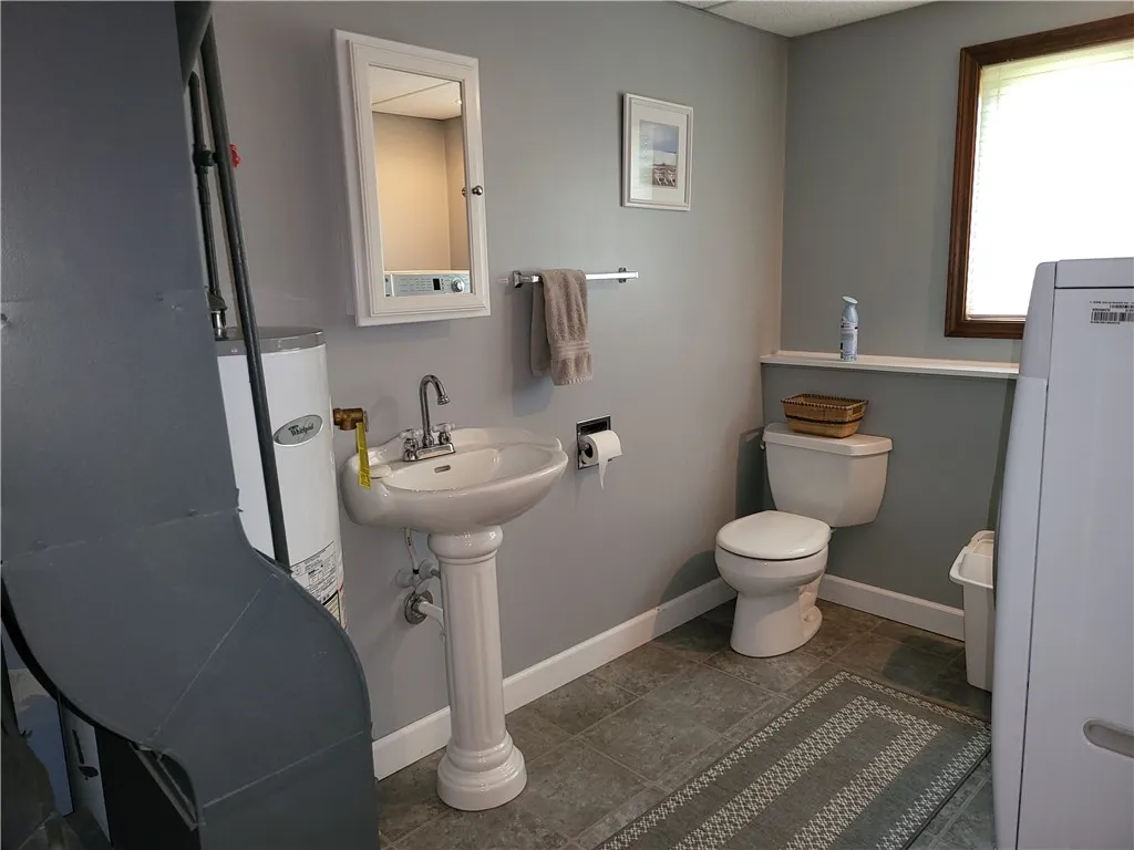 LL - 1/2 bath - laundry