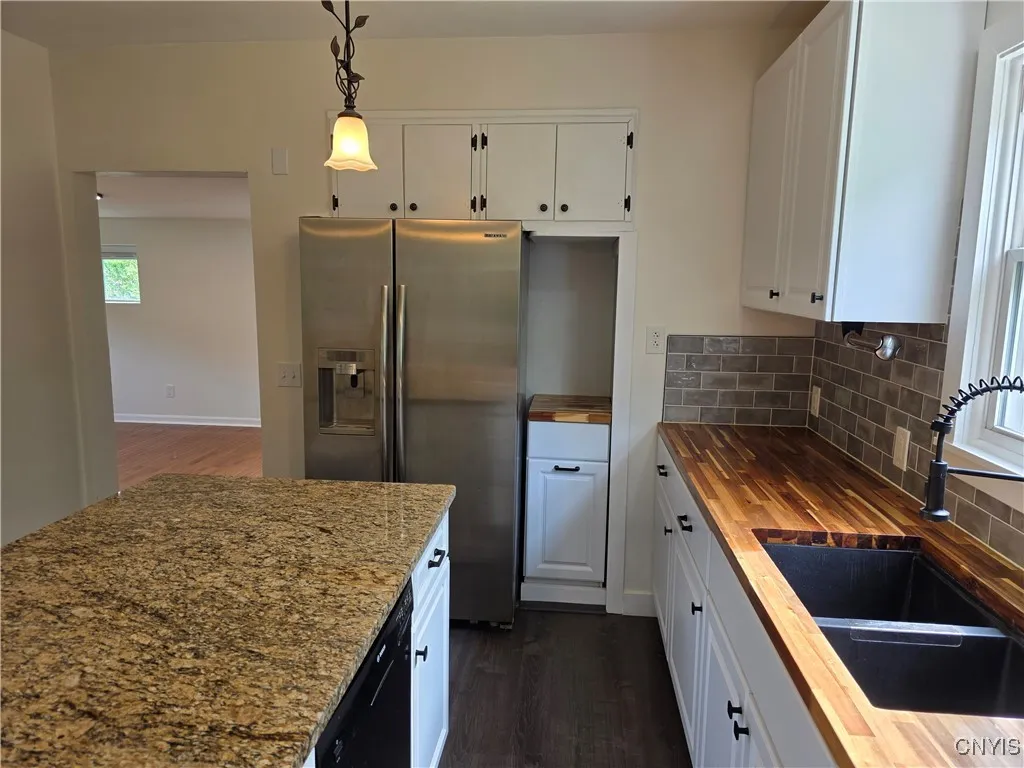 523 Cleveland Boulevard, Manlius, New York 13066, Manlius, New York 13066, 2 Bedrooms Bedrooms, 5 Rooms Rooms,1 BathroomBathrooms,Residential,For Sale,523 Cleveland Boulevard, Manlius, New York 13066,S1613065