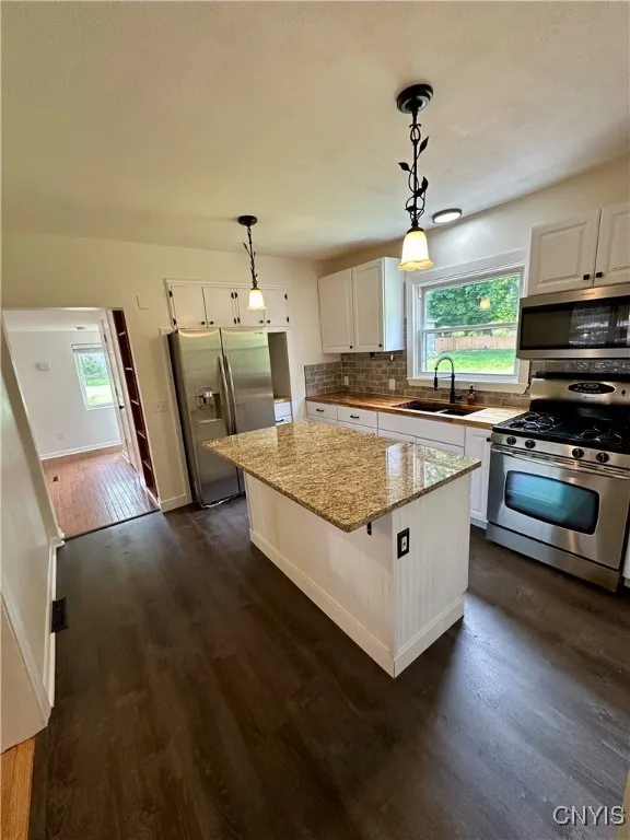 523 Cleveland Boulevard, Manlius, New York 13066, Manlius, New York 13066, 2 Bedrooms Bedrooms, 5 Rooms Rooms,1 BathroomBathrooms,Residential,For Sale,523 Cleveland Boulevard, Manlius, New York 13066,S1613065