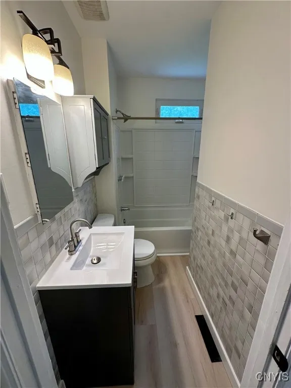 523 Cleveland Boulevard, Manlius, New York 13066, Manlius, New York 13066, 2 Bedrooms Bedrooms, 5 Rooms Rooms,1 BathroomBathrooms,Residential,For Sale,523 Cleveland Boulevard, Manlius, New York 13066,S1613065