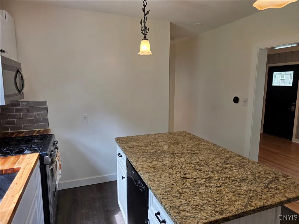 523 Cleveland Boulevard, Manlius, New York 13066, Manlius, New York 13066, 2 Bedrooms Bedrooms, 5 Rooms Rooms,1 BathroomBathrooms,Residential,For Sale,523 Cleveland Boulevard, Manlius, New York 13066,S1613065