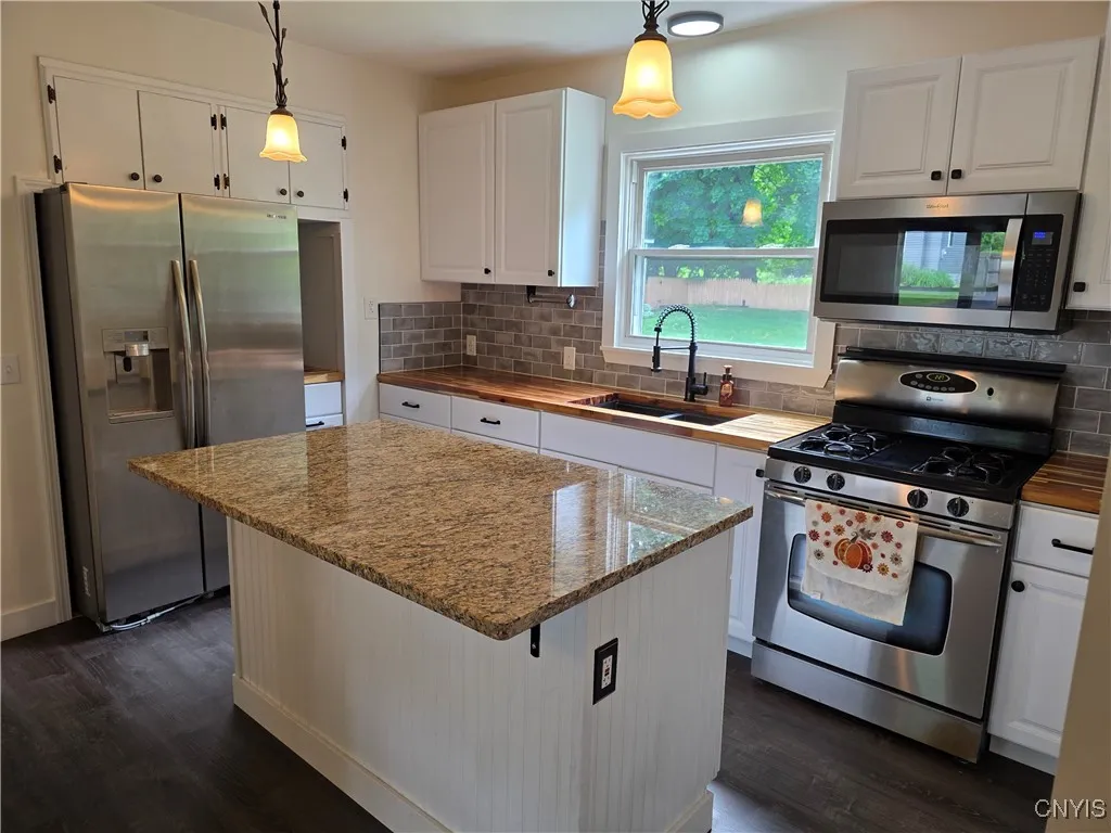 523 Cleveland Boulevard, Manlius, New York 13066, Manlius, New York 13066, 2 Bedrooms Bedrooms, 5 Rooms Rooms,1 BathroomBathrooms,Residential,For Sale,523 Cleveland Boulevard, Manlius, New York 13066,S1613065
