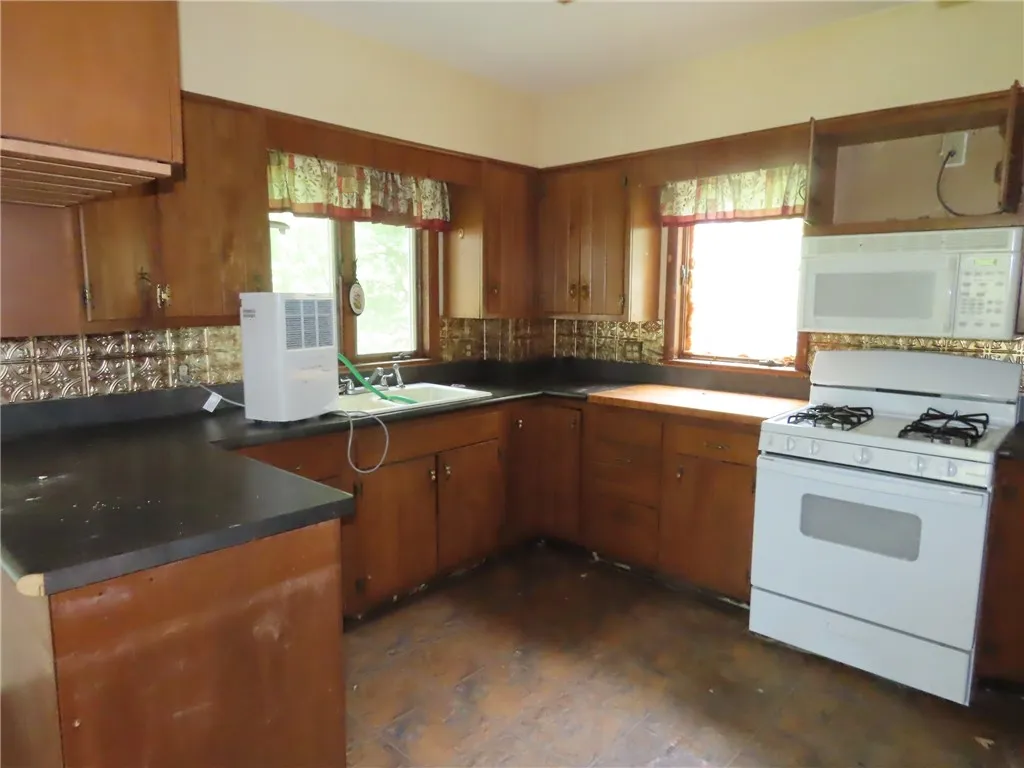 6018 Dunning Avenue, Fleming, New York 13021, Fleming, New York 13021, 3 Bedrooms Bedrooms, 6 Rooms Rooms,1 BathroomBathrooms,Residential,Closed,6018 Dunning Avenue, Fleming, New York 13021,R1613164