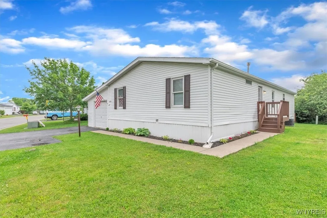 1172 Underwood Court, Lockport Town, New York 1409, Lockport Town, New York 14094, 3 Bedrooms Bedrooms, 8 Rooms Rooms,2 BathroomsBathrooms,Residential,For Sale,1172 Underwood Court, Lockport Town, New York 1409,0,B1613092