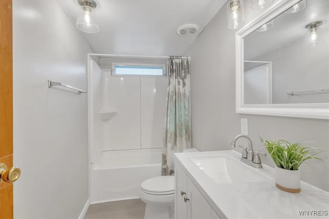 1172 Underwood Court, Lockport Town, New York 1409, Lockport Town, New York 14094, 3 Bedrooms Bedrooms, 8 Rooms Rooms,2 BathroomsBathrooms,Residential,For Sale,1172 Underwood Court, Lockport Town, New York 1409,0,B1613092