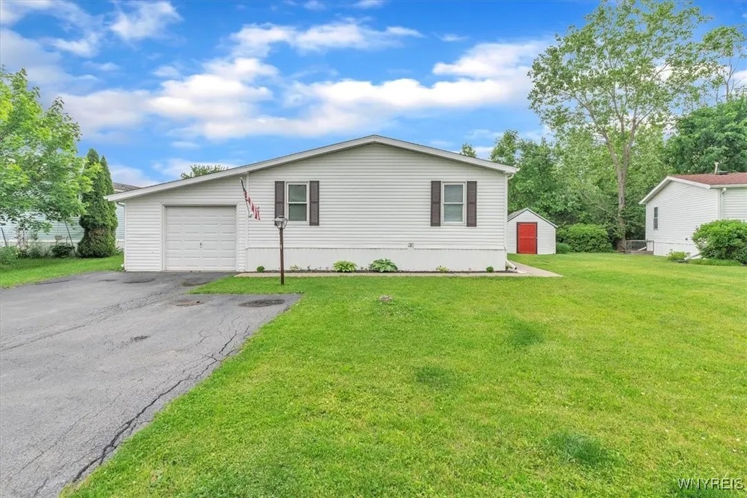 1172 Underwood Court, Lockport Town, New York 1409, Lockport Town, New York 14094, 3 Bedrooms Bedrooms, 8 Rooms Rooms,2 BathroomsBathrooms,Residential,For Sale,1172 Underwood Court, Lockport Town, New York 1409,0,B1613092
