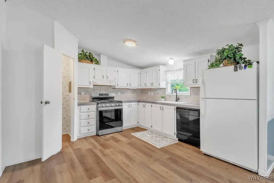 1172 Underwood Court, Lockport Town, New York 1409, Lockport Town, New York 14094, 3 Bedrooms Bedrooms, 8 Rooms Rooms,2 BathroomsBathrooms,Residential,For Sale,1172 Underwood Court, Lockport Town, New York 1409,0,B1613092