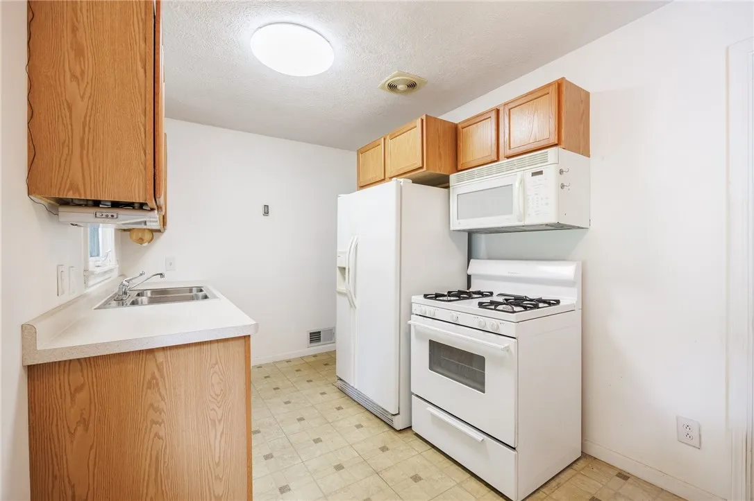223 South Avenue, Parma, New York 14468, Parma, New York 14468, 2 Bedrooms Bedrooms, 6 Rooms Rooms,1 BathroomBathrooms,Residential,Closed,223 South Avenue, Parma, New York 14468,R1613310