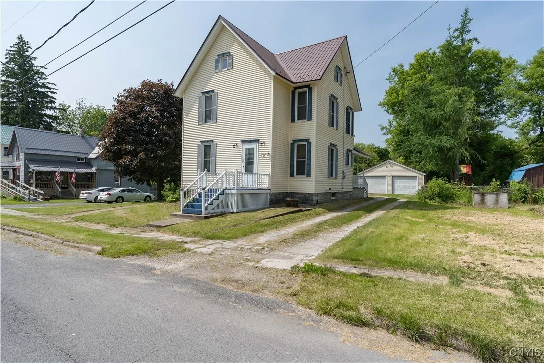 25 Waid Street, Gouverneur, New York 13642, Gouverneur, New York 13642, 5 Bedrooms Bedrooms, 10 Rooms Rooms,2 BathroomsBathrooms,Residential,Closed,25 Waid Street, Gouverneur, New York 13642,0,S1612209