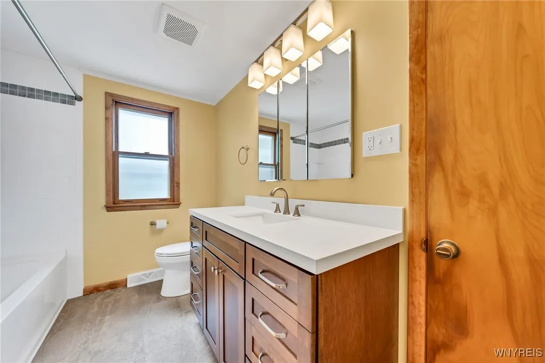 27 Lynn Lea Street, Amherst, New York 14221, Amherst, New York 14221, 4 Bedrooms Bedrooms, 9 Rooms Rooms,2 BathroomsBathrooms,Residential,Closed,27 Lynn Lea Street, Amherst, New York 14221,0,B1613030