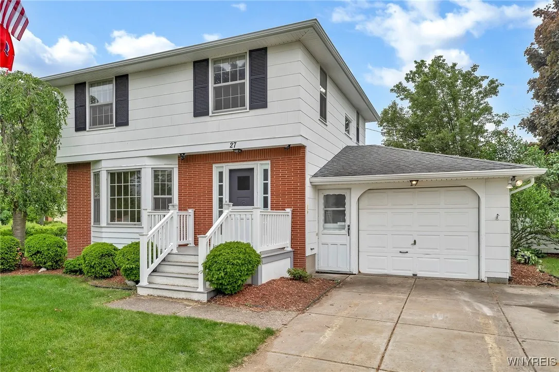 27 Lynn Lea Street, Amherst, New York 14221, Amherst, New York 14221, 4 Bedrooms Bedrooms, 9 Rooms Rooms,2 BathroomsBathrooms,Residential,Closed,27 Lynn Lea Street, Amherst, New York 14221,0,B1613030