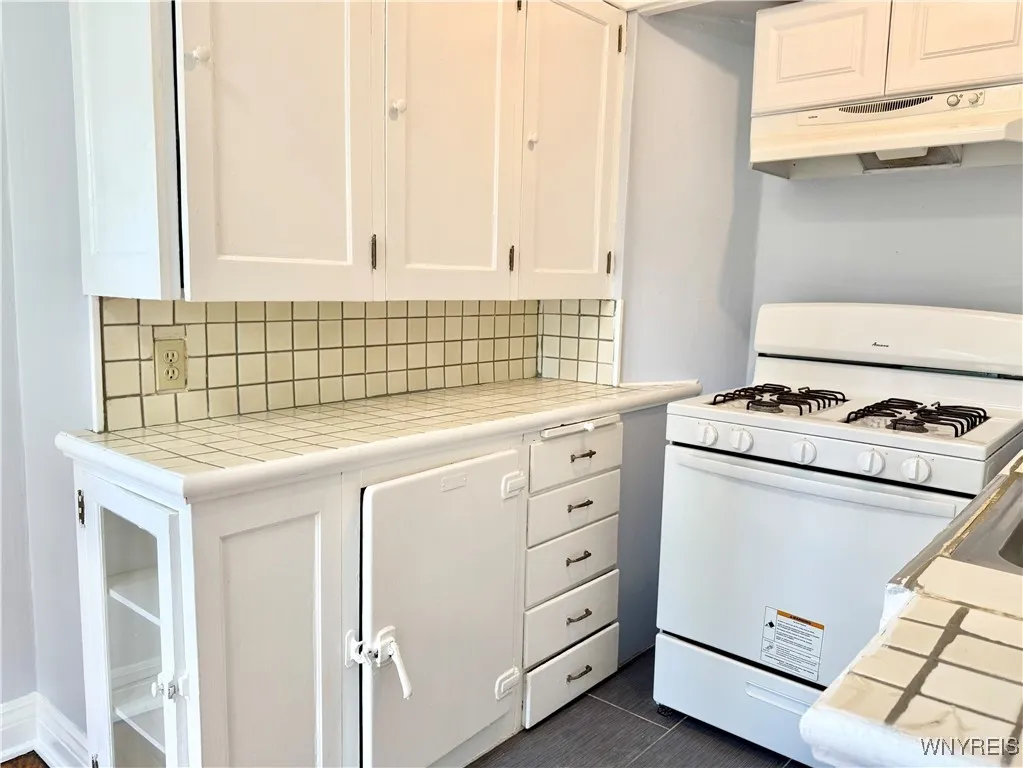 234 Crescent Avenue 8, Buffalo, New York 14214, Buffalo, New York 14214, 1 Bedroom Bedrooms, 5 Rooms Rooms,1 BathroomBathrooms,Residential Lease,Closed,234 Crescent Avenue 8, Buffalo, New York 14214,B1611852