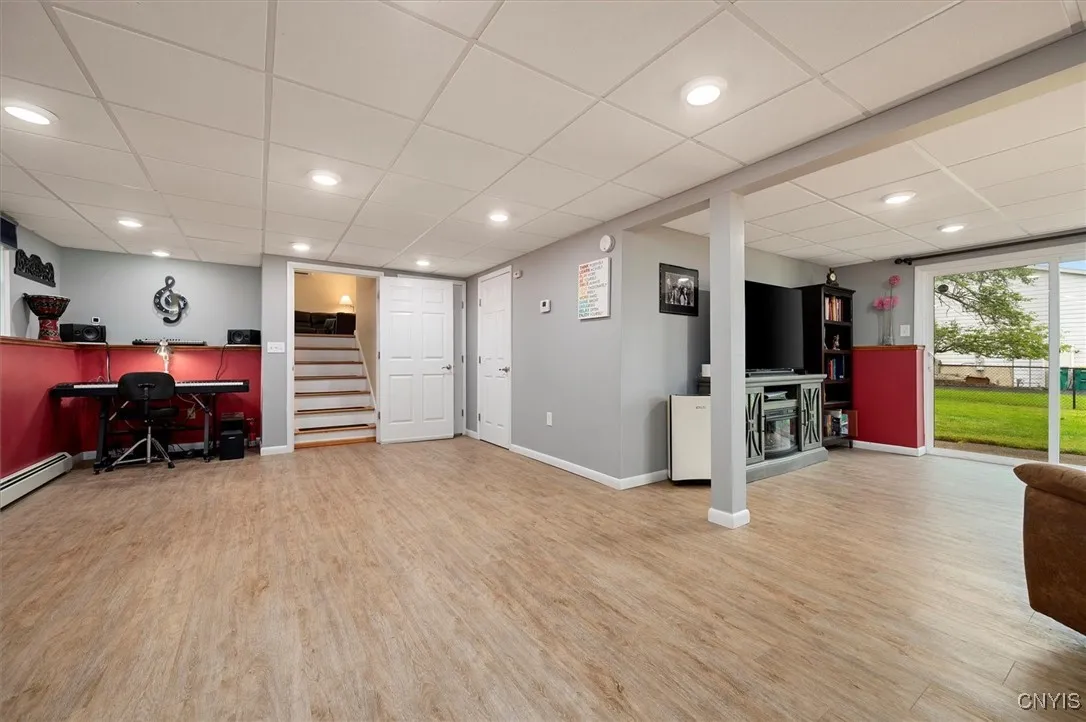 1 Christopher Circle, New Hartford, New York 13413, New Hartford, New York 13413, 3 Bedrooms Bedrooms, 7 Rooms Rooms,2 BathroomsBathrooms,Residential,Closed,1 Christopher Circle, New Hartford, New York 13413,S1610262