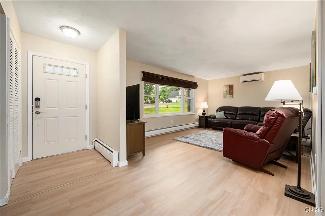 1 Christopher Circle, New Hartford, New York 13413, New Hartford, New York 13413, 3 Bedrooms Bedrooms, 7 Rooms Rooms,2 BathroomsBathrooms,Residential,Closed,1 Christopher Circle, New Hartford, New York 13413,S1610262