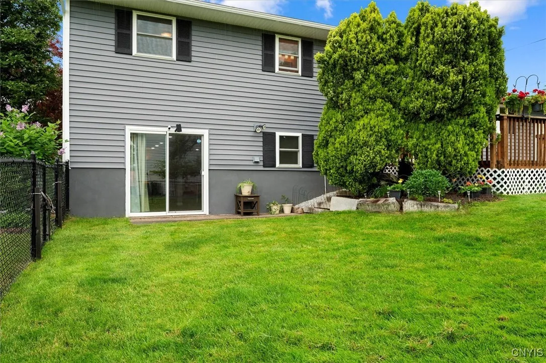 1 Christopher Circle, New Hartford, New York 13413, New Hartford, New York 13413, 3 Bedrooms Bedrooms, 7 Rooms Rooms,2 BathroomsBathrooms,Residential,Closed,1 Christopher Circle, New Hartford, New York 13413,S1610262