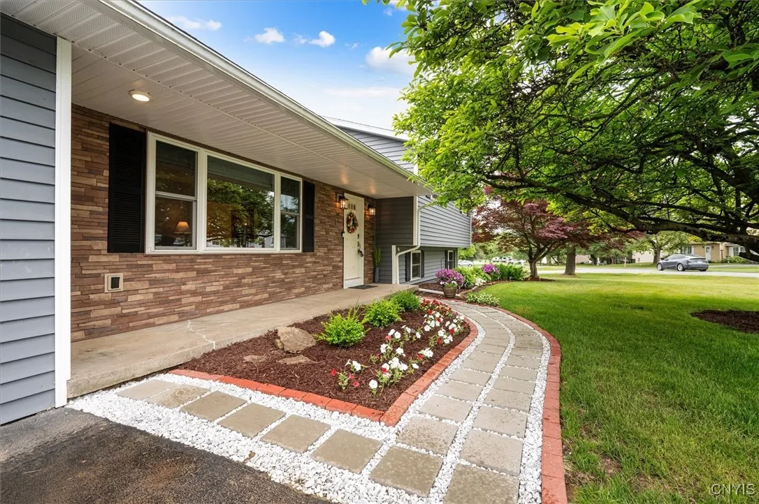 1 Christopher Circle, New Hartford, New York 13413, New Hartford, New York 13413, 3 Bedrooms Bedrooms, 7 Rooms Rooms,2 BathroomsBathrooms,Residential,Closed,1 Christopher Circle, New Hartford, New York 13413,S1610262