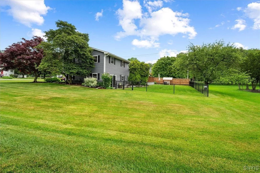 1 Christopher Circle, New Hartford, New York 13413, New Hartford, New York 13413, 3 Bedrooms Bedrooms, 7 Rooms Rooms,2 BathroomsBathrooms,Residential,Closed,1 Christopher Circle, New Hartford, New York 13413,S1610262