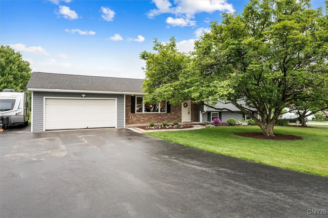 1 Christopher Circle, New Hartford, New York 13413, New Hartford, New York 13413, 3 Bedrooms Bedrooms, 7 Rooms Rooms,2 BathroomsBathrooms,Residential,Closed,1 Christopher Circle, New Hartford, New York 13413,S1610262