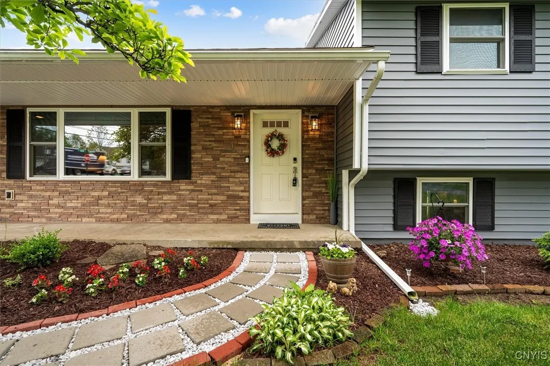 1 Christopher Circle, New Hartford, New York 13413, New Hartford, New York 13413, 3 Bedrooms Bedrooms, 7 Rooms Rooms,2 BathroomsBathrooms,Residential,Closed,1 Christopher Circle, New Hartford, New York 13413,S1610262