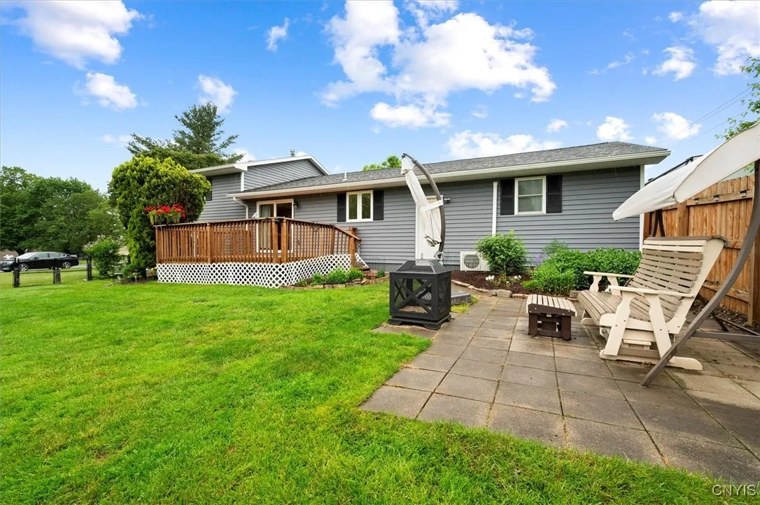 1 Christopher Circle, New Hartford, New York 13413, New Hartford, New York 13413, 3 Bedrooms Bedrooms, 7 Rooms Rooms,2 BathroomsBathrooms,Residential,Closed,1 Christopher Circle, New Hartford, New York 13413,S1610262