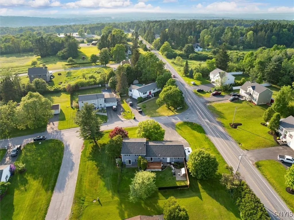 1 Christopher Circle, New Hartford, New York 13413, New Hartford, New York 13413, 3 Bedrooms Bedrooms, 7 Rooms Rooms,2 BathroomsBathrooms,Residential,Closed,1 Christopher Circle, New Hartford, New York 13413,S1610262