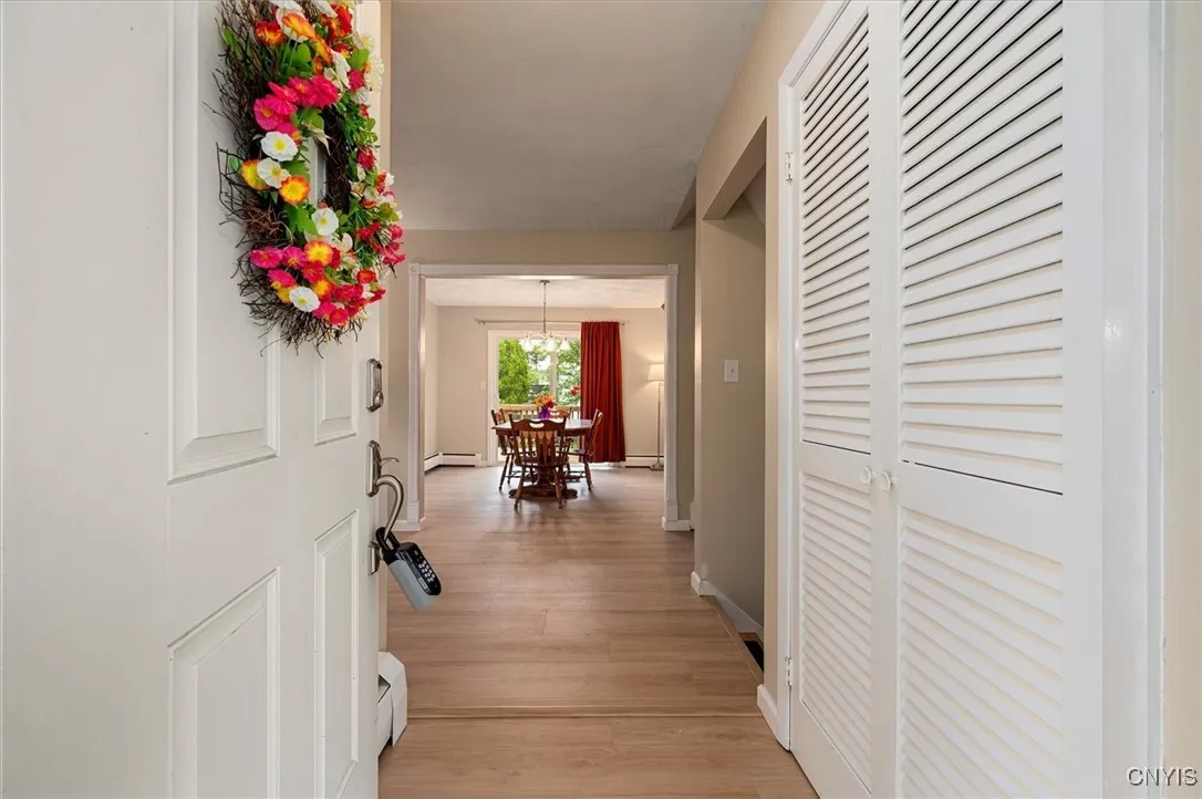 1 Christopher Circle, New Hartford, New York 13413, New Hartford, New York 13413, 3 Bedrooms Bedrooms, 7 Rooms Rooms,2 BathroomsBathrooms,Residential,Closed,1 Christopher Circle, New Hartford, New York 13413,S1610262