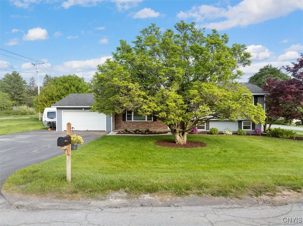 1 Christopher Circle, New Hartford, New York 13413, New Hartford, New York 13413, 3 Bedrooms Bedrooms, 7 Rooms Rooms,2 BathroomsBathrooms,Residential,Closed,1 Christopher Circle, New Hartford, New York 13413,S1610262