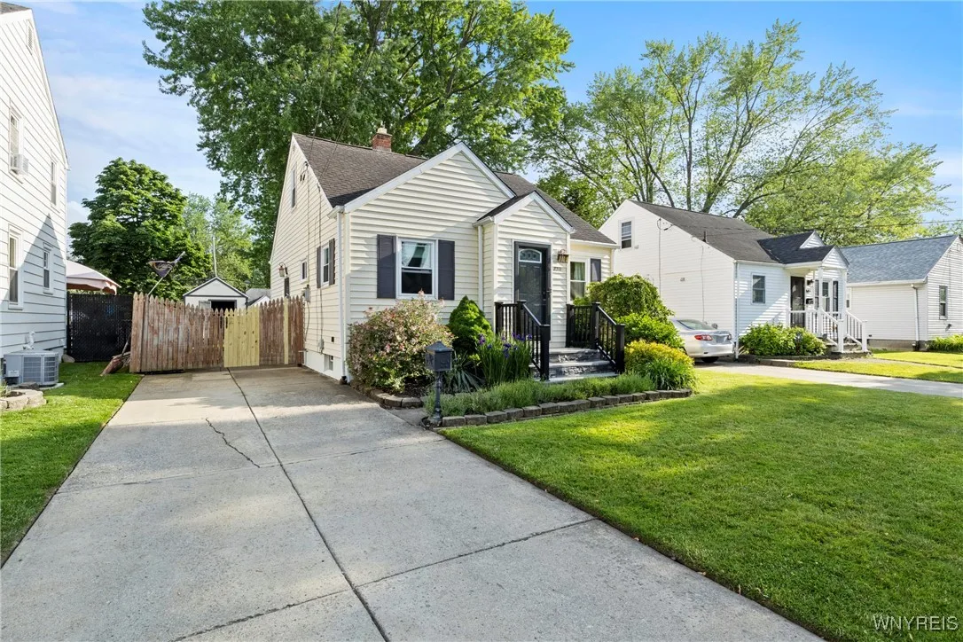 8211 Munson Avenue, Niagara Falls, New York 14304, Niagara Falls, New York 14304, 3 Bedrooms Bedrooms, 5 Rooms Rooms,1 BathroomBathrooms,Residential,Closed,8211 Munson Avenue, Niagara Falls, New York 14304,0,B1611651