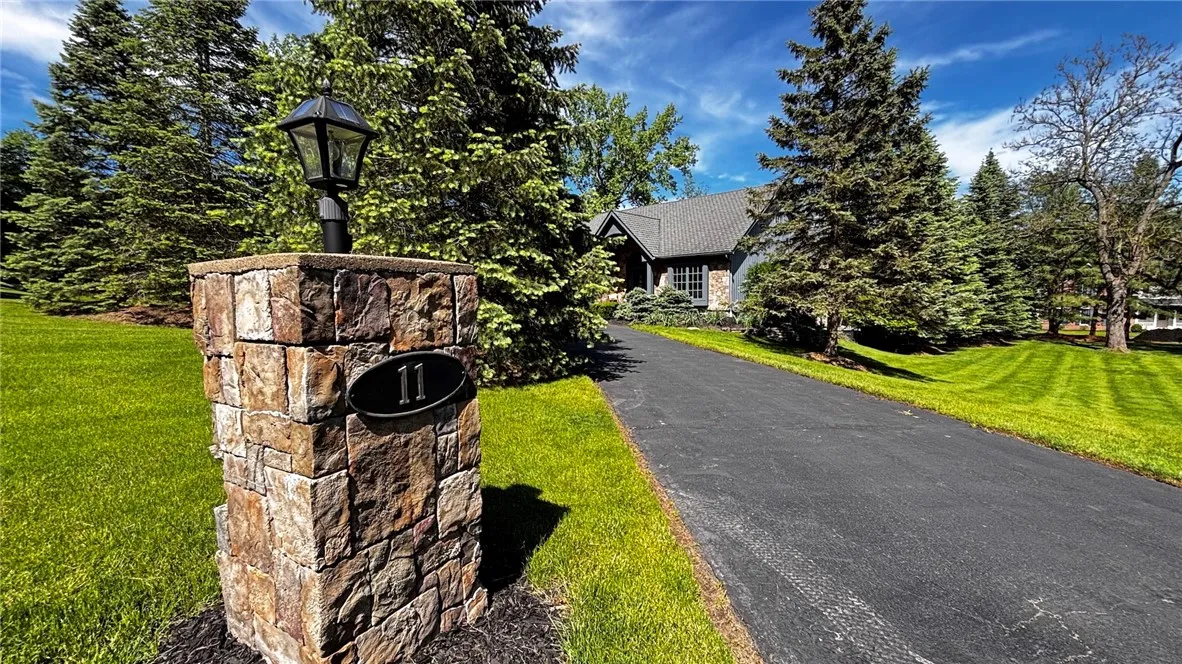 11 Sunrise Park, Pittsford, New York 14534, Pittsford, New York 14534, 4 Bedrooms Bedrooms, 11 Rooms Rooms,3 BathroomsBathrooms,Residential,For Sale,11 Sunrise Park, Pittsford, New York 14534,R1612175