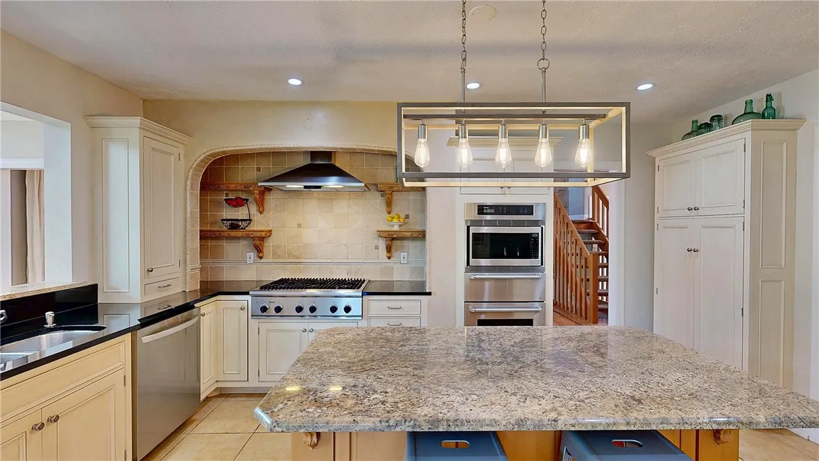 11 Sunrise Park, Pittsford, New York 14534, Pittsford, New York 14534, 4 Bedrooms Bedrooms, 11 Rooms Rooms,3 BathroomsBathrooms,Residential,For Sale,11 Sunrise Park, Pittsford, New York 14534,R1612175