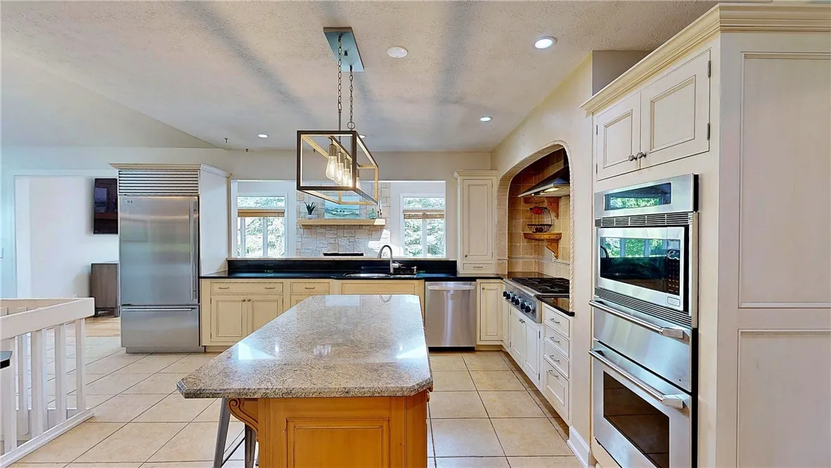 11 Sunrise Park, Pittsford, New York 14534, Pittsford, New York 14534, 4 Bedrooms Bedrooms, 11 Rooms Rooms,3 BathroomsBathrooms,Residential,For Sale,11 Sunrise Park, Pittsford, New York 14534,R1612175