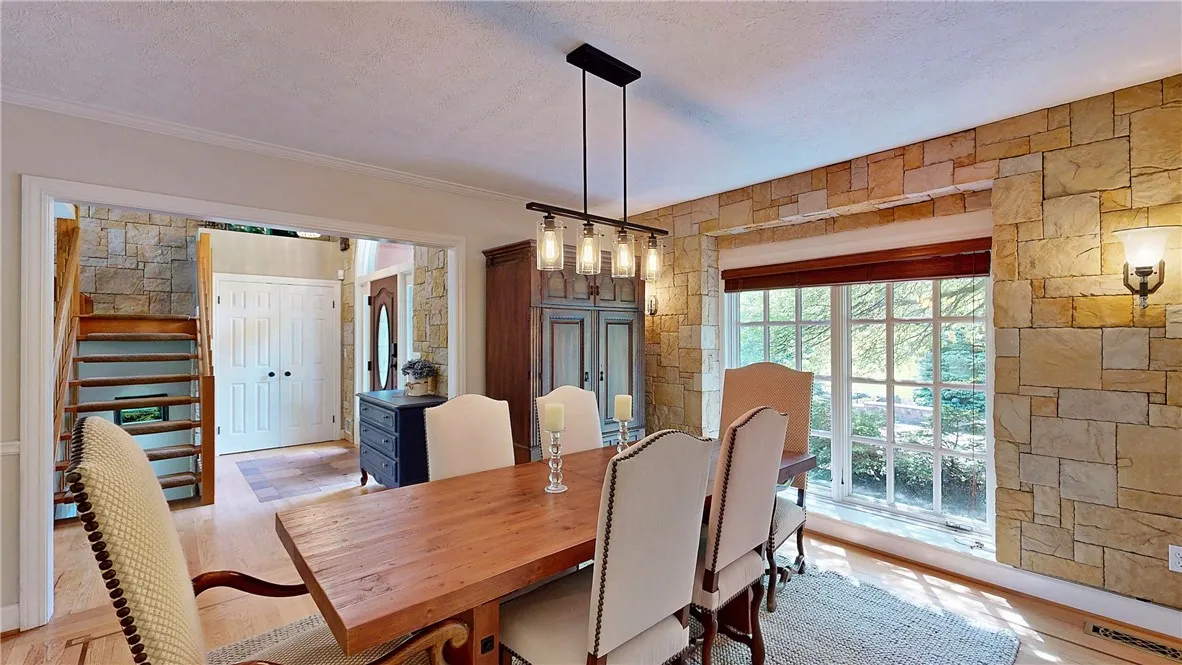 11 Sunrise Park, Pittsford, New York 14534, Pittsford, New York 14534, 4 Bedrooms Bedrooms, 11 Rooms Rooms,3 BathroomsBathrooms,Residential,For Sale,11 Sunrise Park, Pittsford, New York 14534,R1612175