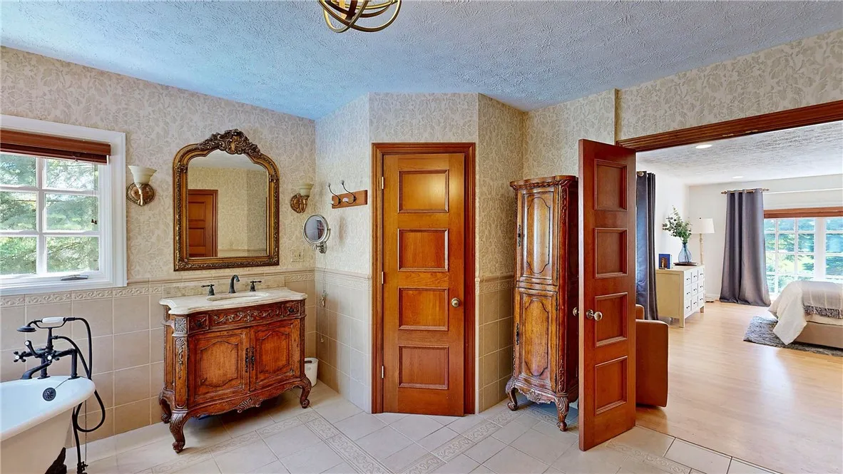 11 Sunrise Park, Pittsford, New York 14534, Pittsford, New York 14534, 4 Bedrooms Bedrooms, 11 Rooms Rooms,3 BathroomsBathrooms,Residential,For Sale,11 Sunrise Park, Pittsford, New York 14534,R1612175