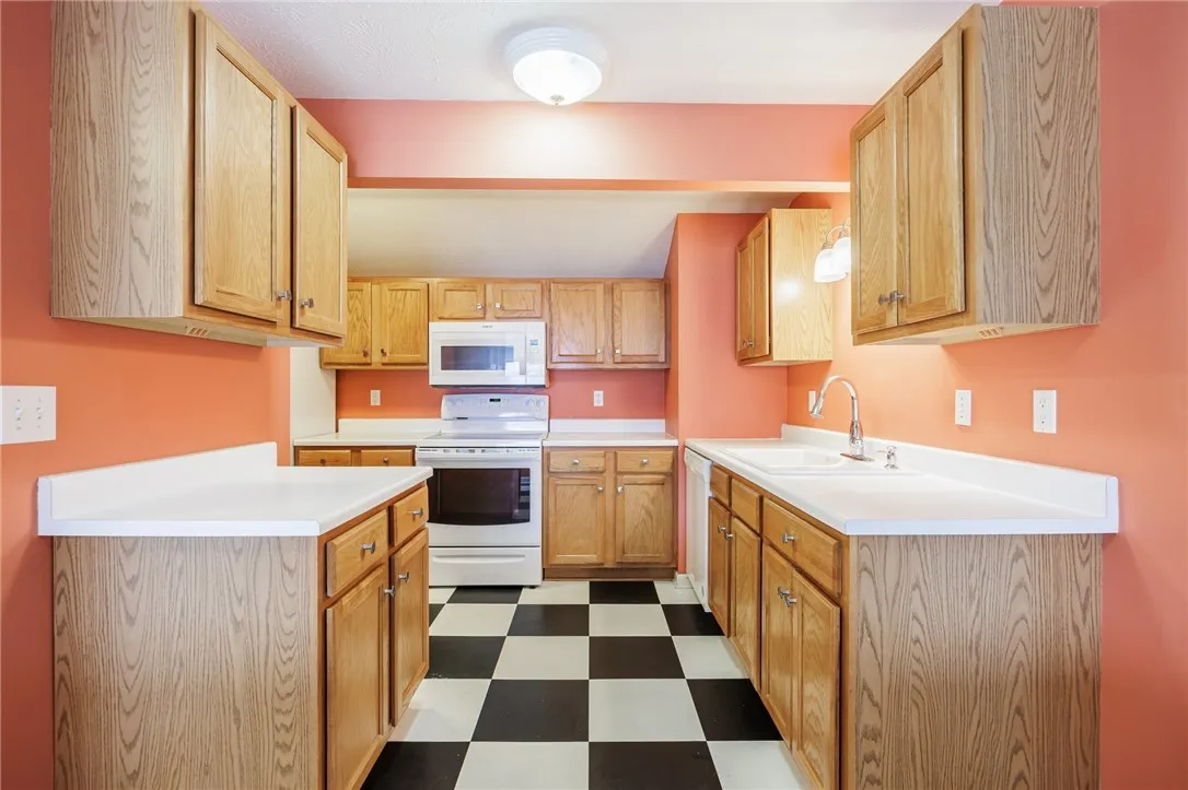 26-8 Great Wood Court, Perinton, New York 14450, Perinton, New York 14450, 1 Bedroom Bedrooms, 4 Rooms Rooms,1 BathroomBathrooms,Residential,Closed,26-8 Great Wood Court, Perinton, New York 14450,0,R1612038