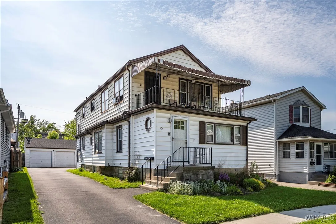 104 Lyndale Avenue, Tonawanda-town, New York 14223, Tonawanda, New York 14223, 6 Bedrooms Bedrooms, ,2 BathroomsBathrooms,Residential,Closed,104 Lyndale Avenue, Tonawanda-town, New York 14223,B1613300