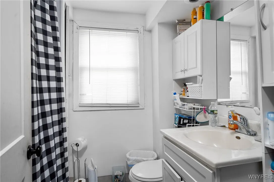 104 Lyndale Avenue, Tonawanda-town, New York 14223, Tonawanda, New York 14223, 6 Bedrooms Bedrooms, ,2 BathroomsBathrooms,Residential,Closed,104 Lyndale Avenue, Tonawanda-town, New York 14223,B1613300