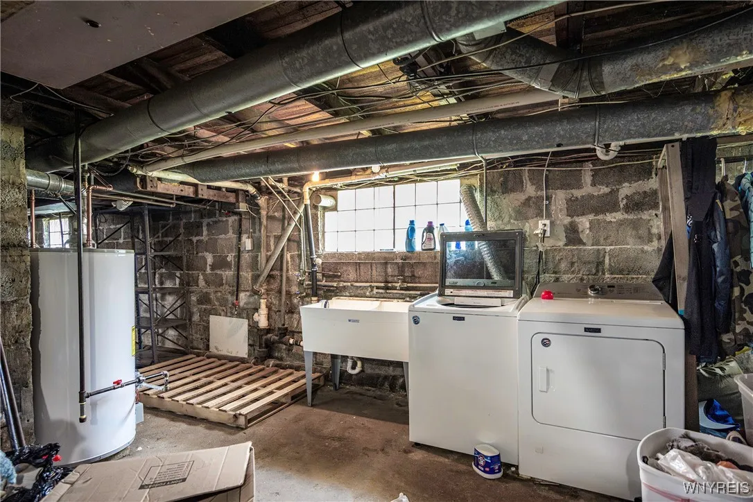 104 Lyndale Avenue, Tonawanda-town, New York 14223, Tonawanda, New York 14223, 6 Bedrooms Bedrooms, ,2 BathroomsBathrooms,Residential,Closed,104 Lyndale Avenue, Tonawanda-town, New York 14223,B1613300