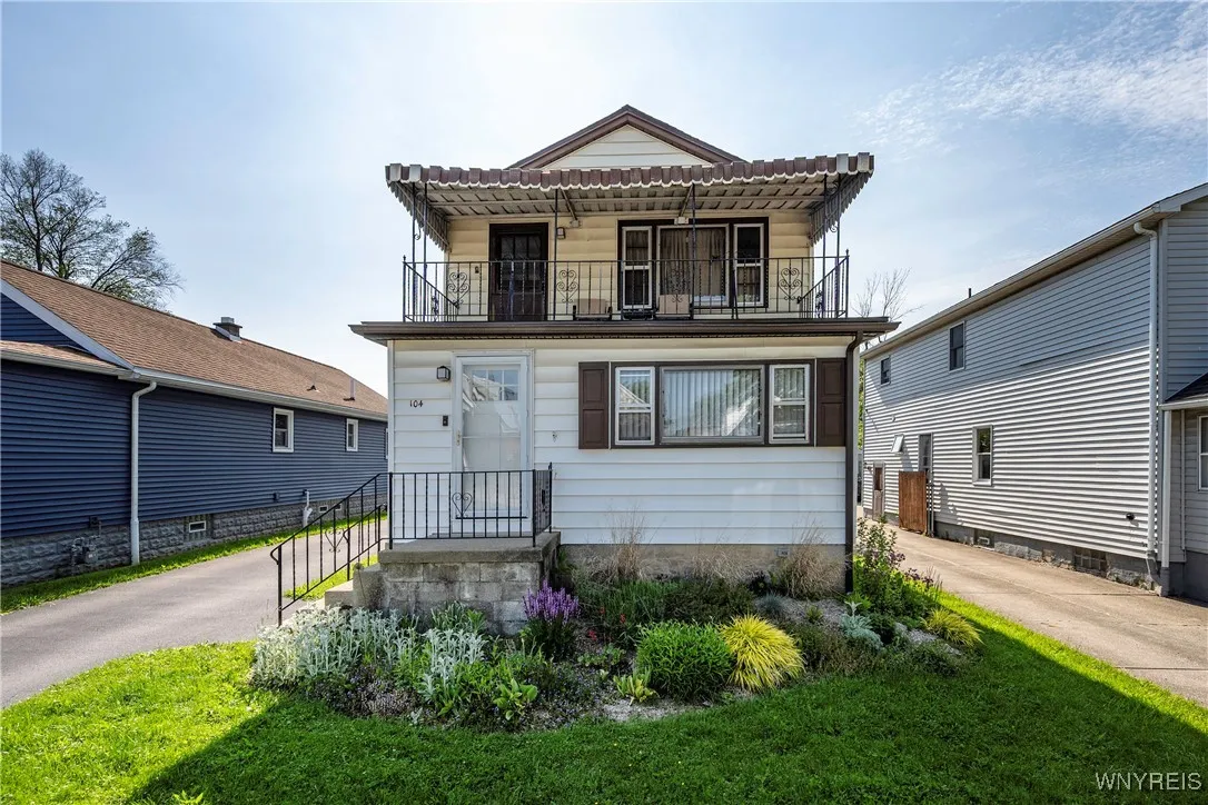 104 Lyndale Avenue, Tonawanda-town, New York 14223, Tonawanda, New York 14223, 6 Bedrooms Bedrooms, ,2 BathroomsBathrooms,Residential,Closed,104 Lyndale Avenue, Tonawanda-town, New York 14223,B1613300