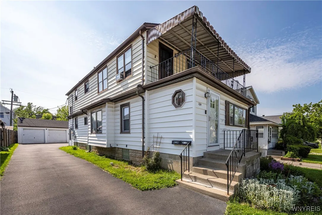 104 Lyndale Avenue, Tonawanda-town, New York 14223, Tonawanda, New York 14223, 6 Bedrooms Bedrooms, ,2 BathroomsBathrooms,Residential,Closed,104 Lyndale Avenue, Tonawanda-town, New York 14223,B1613300