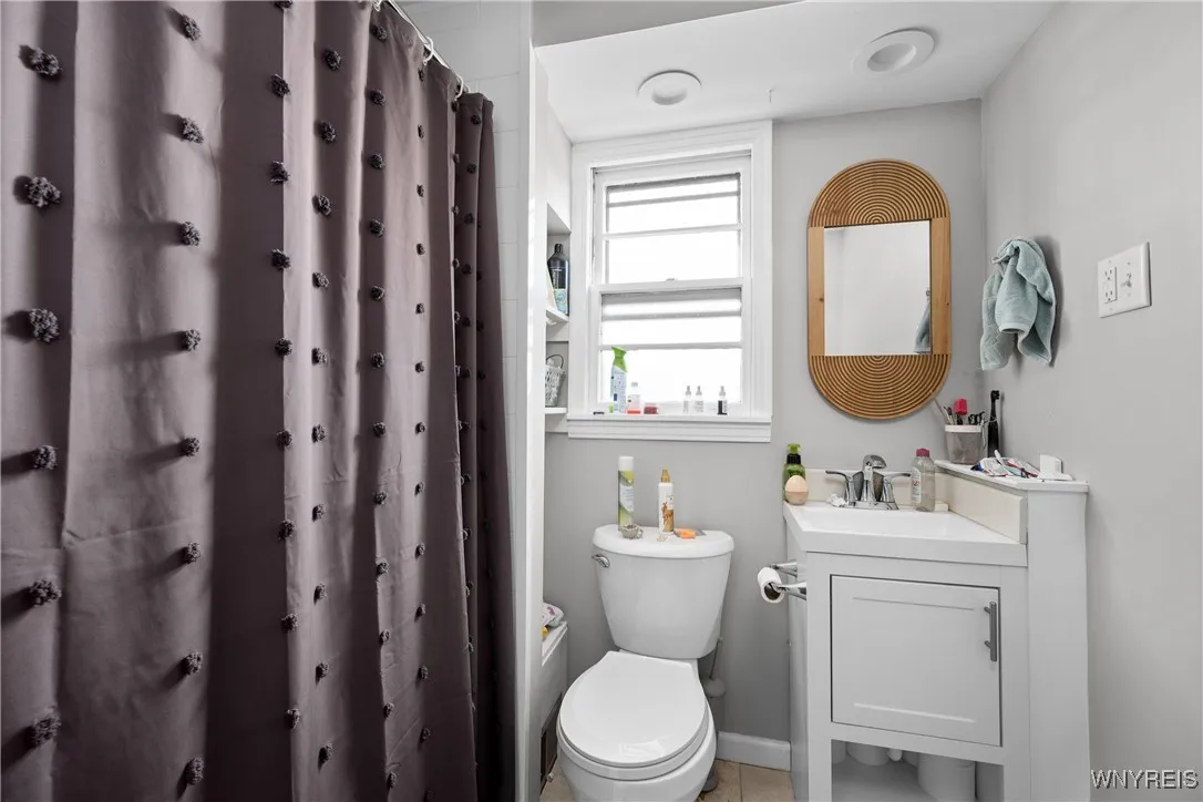 104 Lyndale Avenue, Tonawanda-town, New York 14223, Tonawanda, New York 14223, 6 Bedrooms Bedrooms, ,2 BathroomsBathrooms,Residential,Closed,104 Lyndale Avenue, Tonawanda-town, New York 14223,B1613300