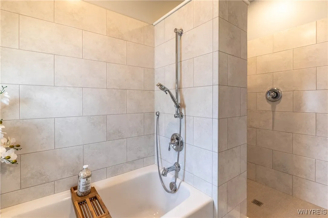 37 Barton Street, Buffalo, New York 14213, Buffalo, New York 14213, 2 Bedrooms Bedrooms, 6 Rooms Rooms,2 BathroomsBathrooms,Residential,Closed,37 Barton Street, Buffalo, New York 14213,0,B1612928