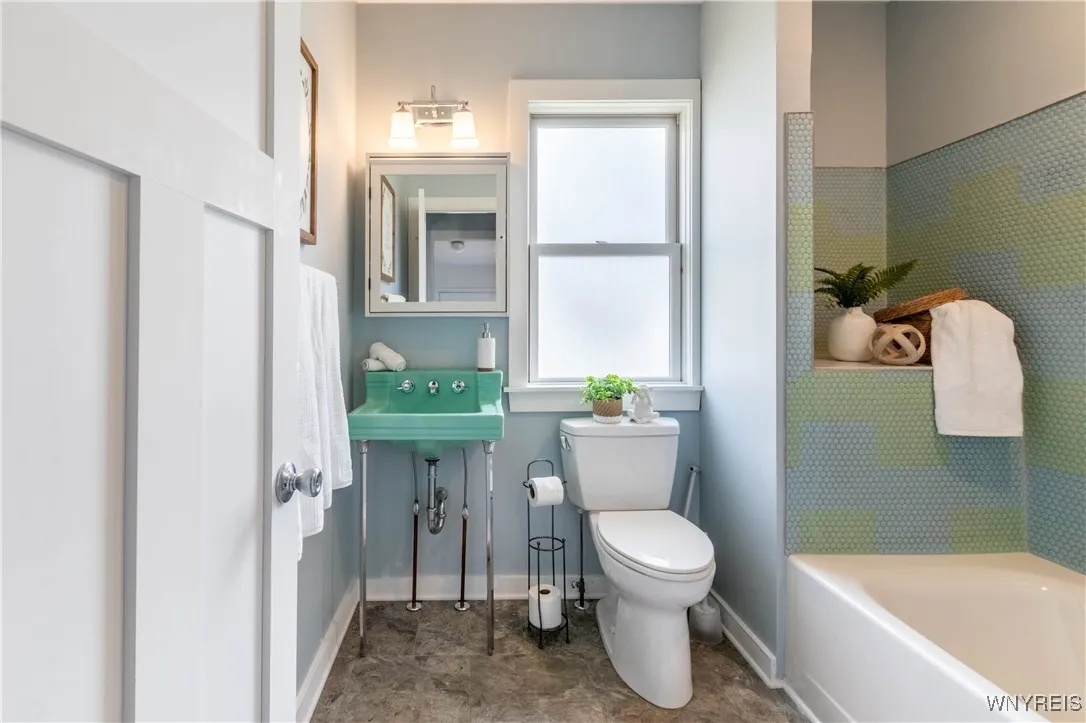 37 Barton Street, Buffalo, New York 14213, Buffalo, New York 14213, 2 Bedrooms Bedrooms, 6 Rooms Rooms,2 BathroomsBathrooms,Residential,Closed,37 Barton Street, Buffalo, New York 14213,0,B1612928