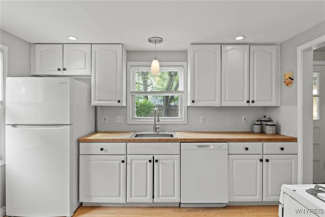 307 Glencove Road, Tonawanda-town, New York 14223, Tonawanda, New York 14223, 2 Bedrooms Bedrooms, 8 Rooms Rooms,1 BathroomBathrooms,Residential,Closed,307 Glencove Road, Tonawanda-town, New York 14223,B1610296