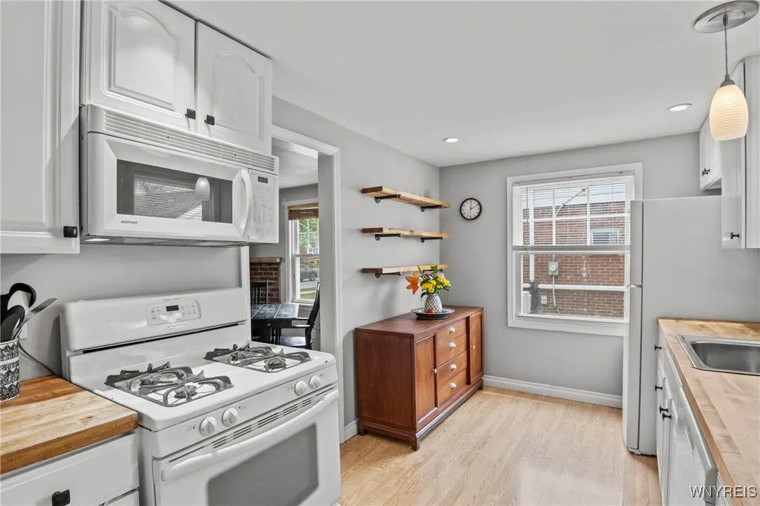 307 Glencove Road, Tonawanda-town, New York 14223, Tonawanda, New York 14223, 2 Bedrooms Bedrooms, 8 Rooms Rooms,1 BathroomBathrooms,Residential,Closed,307 Glencove Road, Tonawanda-town, New York 14223,B1610296