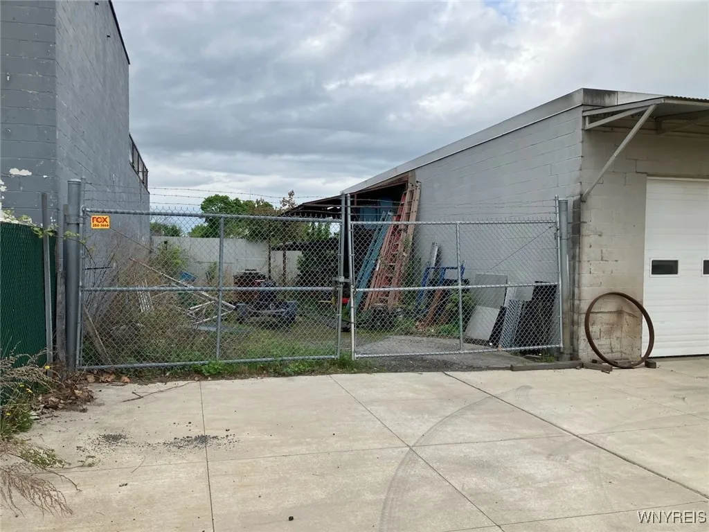 2543 Seneca Avenue, Niagara Falls, New York 14305, Niagara Falls, New York 14305, ,Commercial Sale,Closed,2543 Seneca Avenue, Niagara Falls, New York 14305,0,B1611397