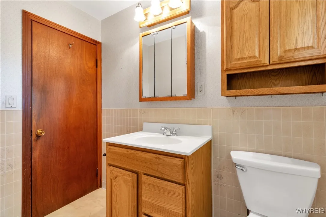 1701 Billington Road, Elma, New York 14052, Elma, New York 14052, 3 Bedrooms Bedrooms, 8 Rooms Rooms,1 BathroomBathrooms,Residential,Closed,1701 Billington Road, Elma, New York 14052,0,B1613409
