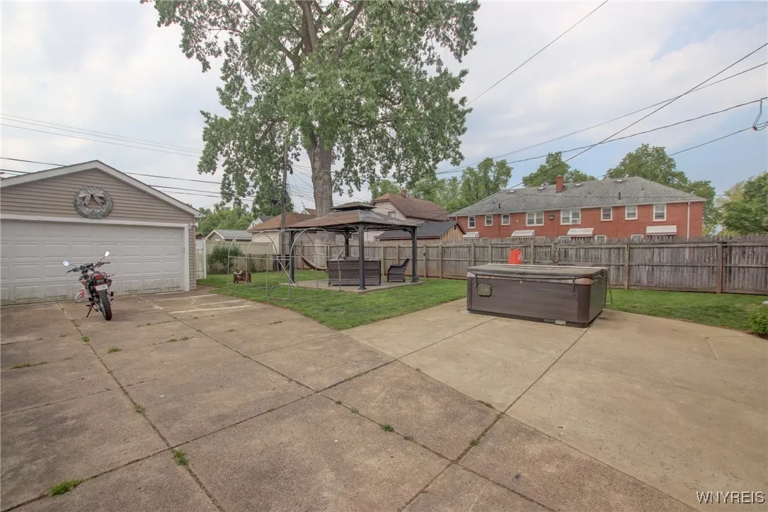 15 Arbour Lane, Buffalo, New York 14220, Buffalo, New York 14220, 4 Bedrooms Bedrooms, ,2 BathroomsBathrooms,Residential,For Sale,15 Arbour Lane, Buffalo, New York 14220,B1612963